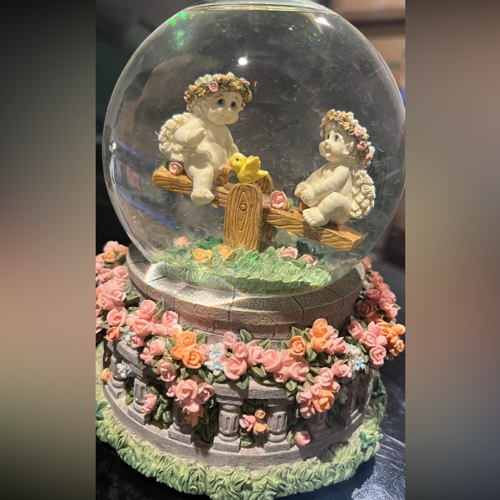 Dreamscicles musical snow globe